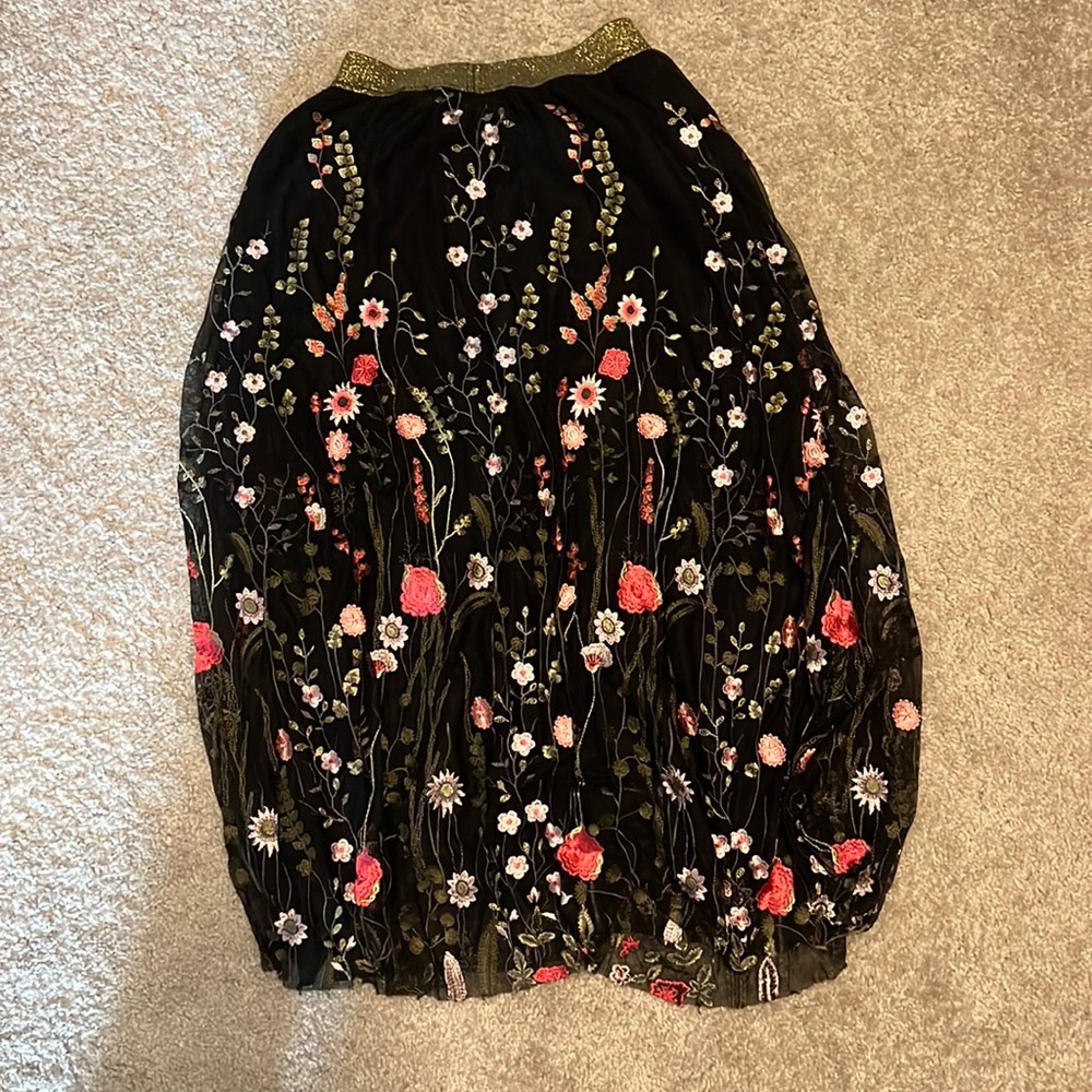 Embroider tulle midi skirt
